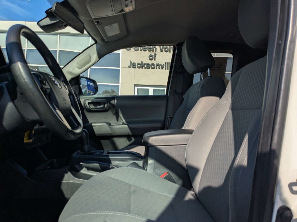 Used 2022 Toyota Tacoma SR RWD image 2