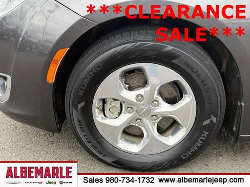 Used 2018 Chrysler Pacifica Limited image 10