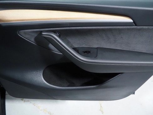 Used 2025 Tesla Model Y Long Range RWD image 59