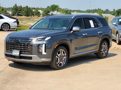 Used 2024 Hyundai Palisade Limited image 3