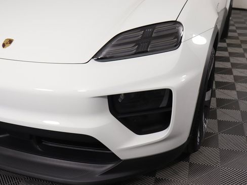 Used 2025 Porsche Macan 4S Electric image 11