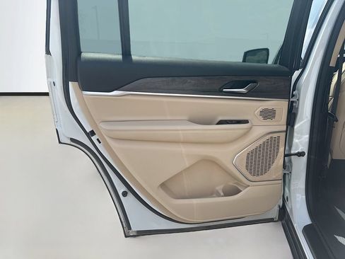 Used 2021 Jeep Grand Cherokee L Limited RWD image 16