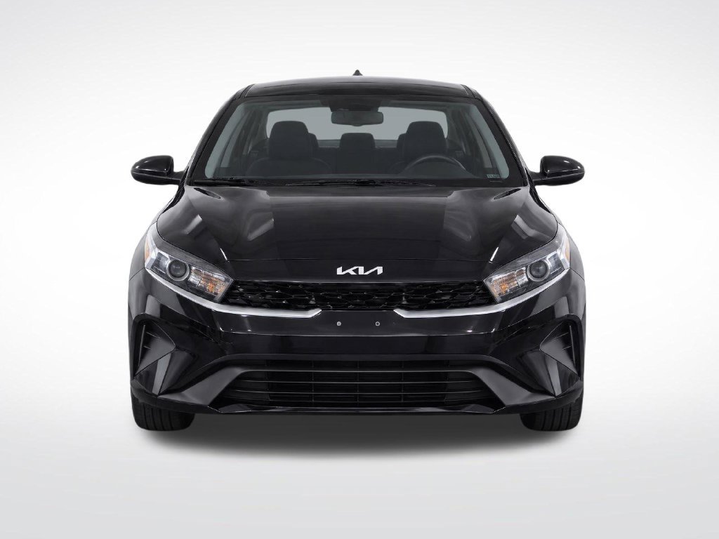 Used 2023 Kia Forte LXS w/ LXS Technology Package FWD image 5