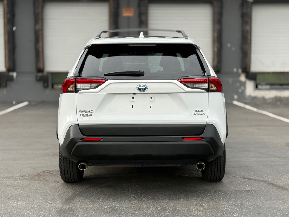Used 2024 Toyota RAV4 XLE AWD/4WD image 4