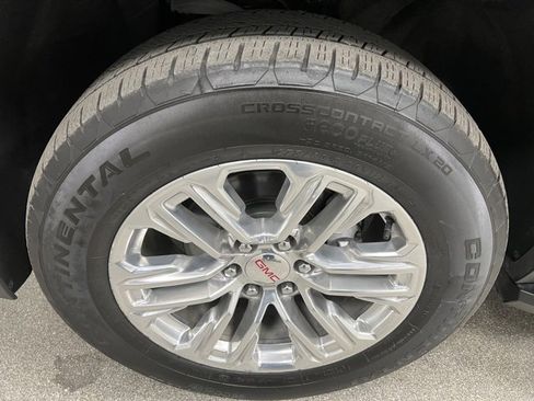 Used 2023 GMC Yukon XL SLT image 13