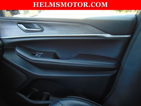 Used 2024 Jeep Grand Cherokee Limited w/ Black Appearance Package AWD/4WD image 22