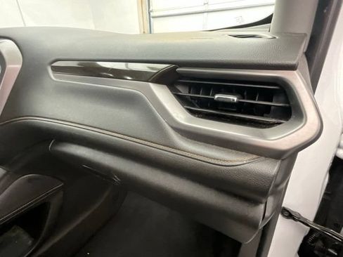 Used 2022 GMC Acadia AT4 w/ Technology Package AWD/4WD image 11