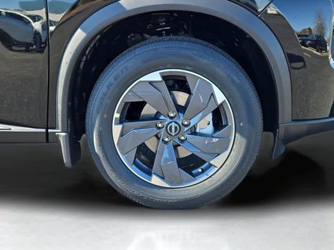 Used 2025 Nissan Rogue SV FWD image 5