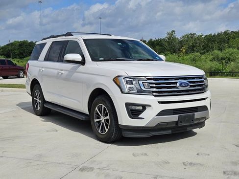Used 2018 Ford Expedition XLT w/ Equipment Group 201A RWD image 3