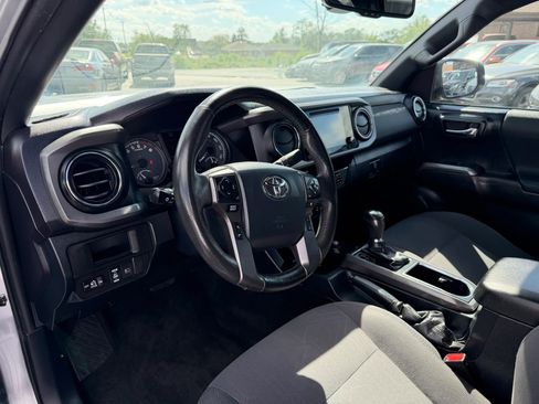 Used 2019 Toyota Tacoma TRD Off-Road image 10