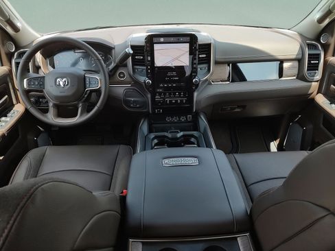 New 2025 RAM 2500 Limited image 10