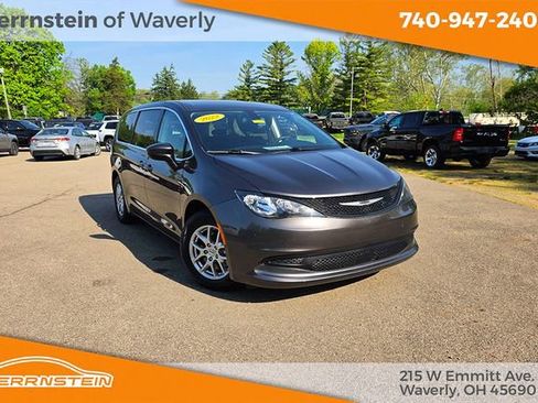 Used 2022 Chrysler Voyager LX FWD image 1