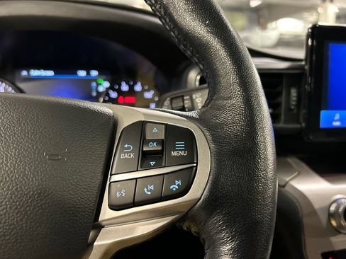 Used 2022 Ford Explorer XLT w/ Equipment Group 202A AWD/4WD image 14