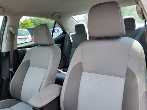 Used 2018 Toyota Corolla LE FWD image 11