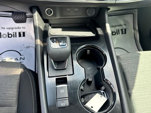 Used 2023 Nissan Rogue SV FWD image 19