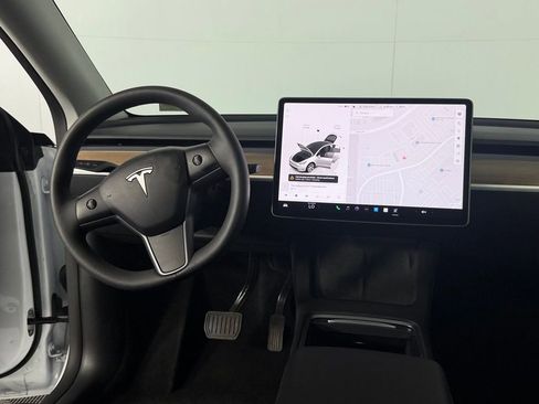 Used 2024 Tesla Model Y Long Range image 12