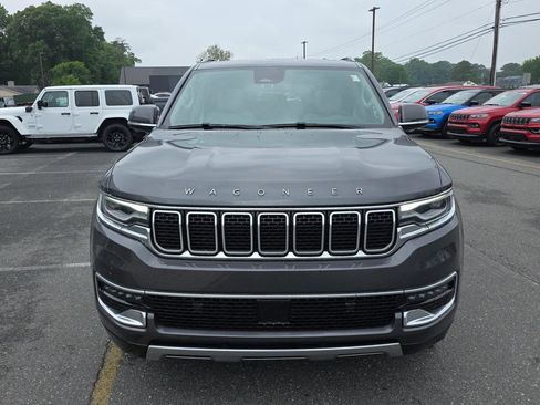 Used 2022 Jeep Wagoneer Series III w/ Premium Group I AWD/4WD image 2