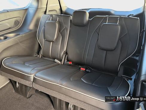 New 2026 Chrysler Pacifica Limited w/ Uconnect Theater Family Group FWD image 17