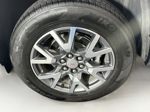 Used 2023 GMC Acadia SLT image 11