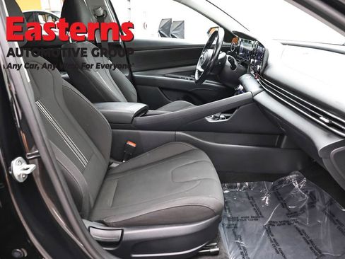 Used 2021 Hyundai Elantra SEL w/ Convenience + Premium Package FWD image 24