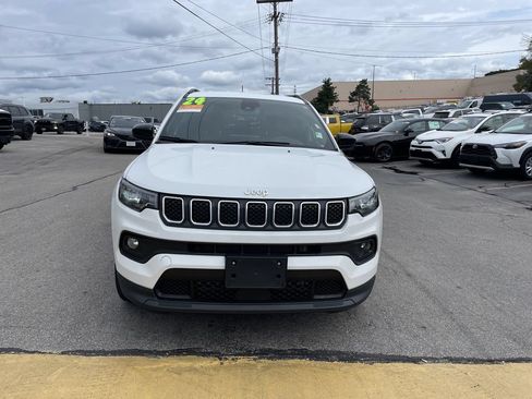 Used 2024 Jeep Compass Latitude AWD/4WD image 5
