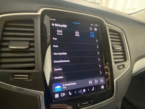 Certified 2025 Volvo XC90 B5 Core image 21