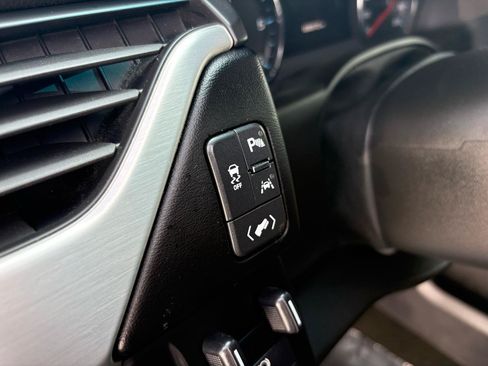 Used 2017 GMC Yukon SLT w/ Premium Edition AWD/4WD image 41