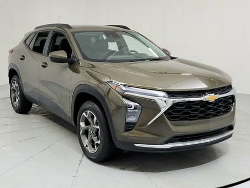 Certified 2024 Chevrolet Trax LT w/ Driver Confidence Package image 8