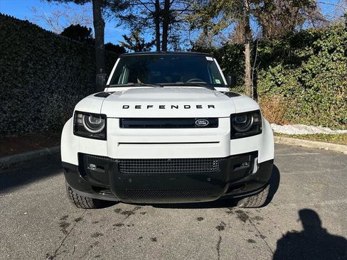 New 2026 Land Rover Defender 110 X-Dynamic SE image 4