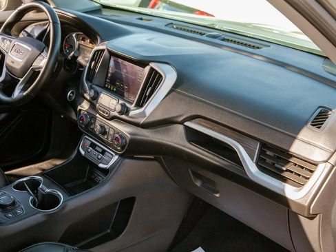 Used 2024 GMC Terrain SLT image 11