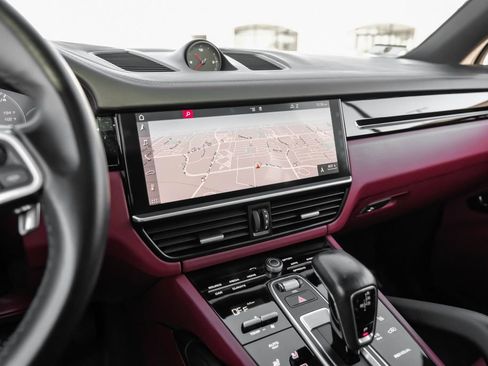 Used 2019 Porsche Cayenne image 30