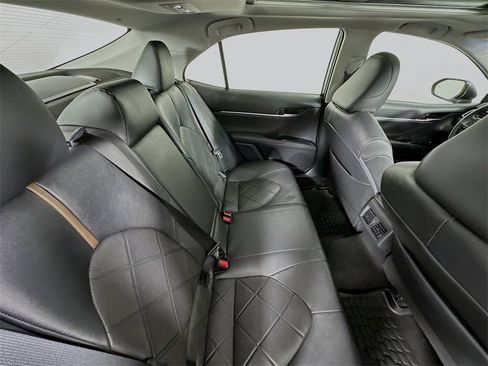 Used 2018 Toyota Camry XLE image 27