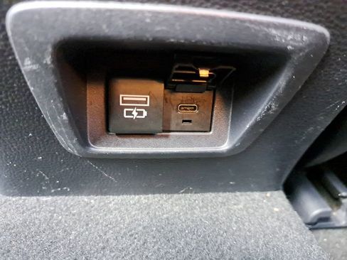 Certified 2022 Toyota Corolla Cross XLE image 9