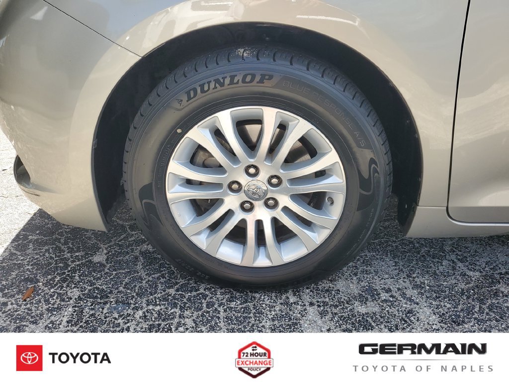 Used 2017 Toyota Sienna XLE w/ XLE Navigation Package FWD image 14