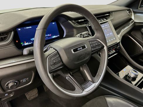 Used 2023 Jeep Grand Cherokee Altitude image 18