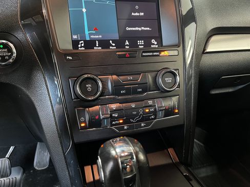 Used 2019 Ford Explorer XLT w/ XLT Sport Appearance Package AWD/4WD image 16