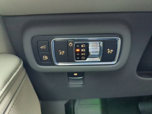 Used 2025 Lincoln Nautilus Premier image 28