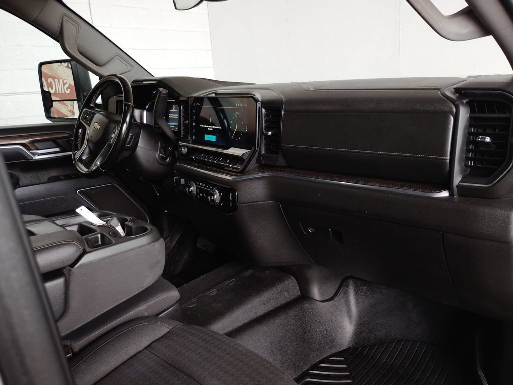 Used 2025 Chevrolet Silverado 2500 LT AWD/4WD image 13