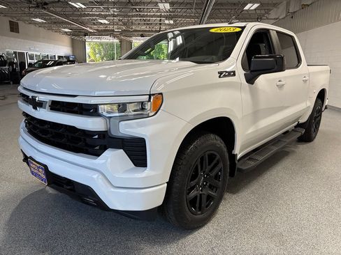 Used 2023 Chevrolet Silverado 1500 RST w/ Z71 Off-Road Package AWD/4WD image 3