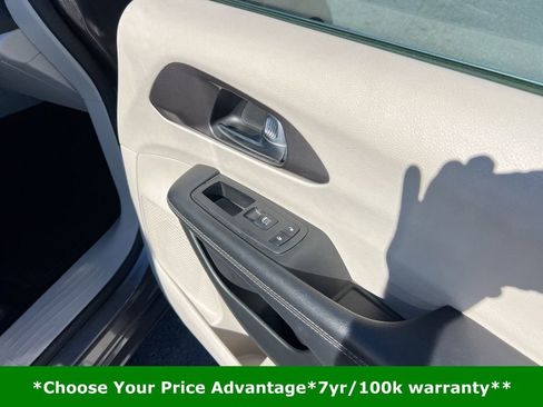 Certified 2023 Chrysler Pacifica Touring-L image 24