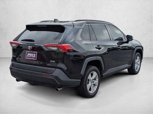 Used 2021 Toyota RAV4 XLE FWD image 5
