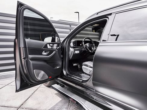 Used 2024 Mercedes-Benz Maybach GLS 600 4MATIC image 31
