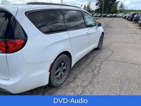 Used 2018 Chrysler Pacifica Touring-L Plus w/ S Appearance Package FWD image 5