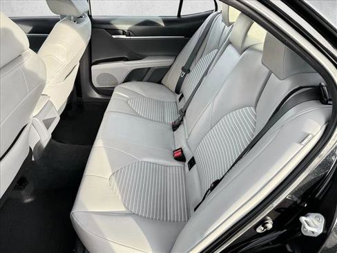 Used 2023 Toyota Camry SE image 17