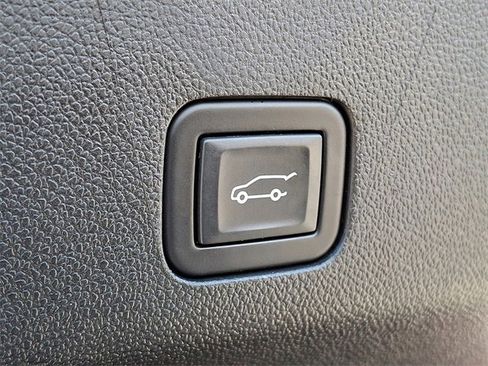 Used 2023 Chevrolet Suburban High Country w/ Premium Package 2 image 27