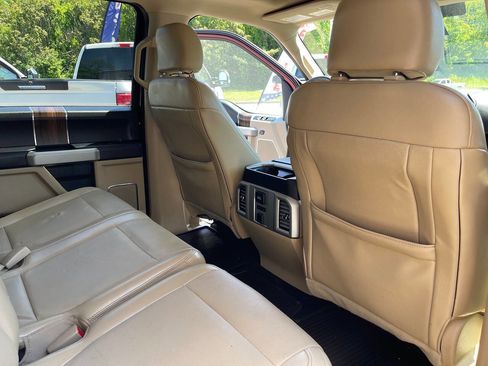 Used 2015 Ford F150 Lariat w/ Equipment Group 502A Luxury AWD/4WD image 33