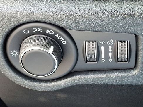 New 2026 Chrysler Voyager LX FWD image 18