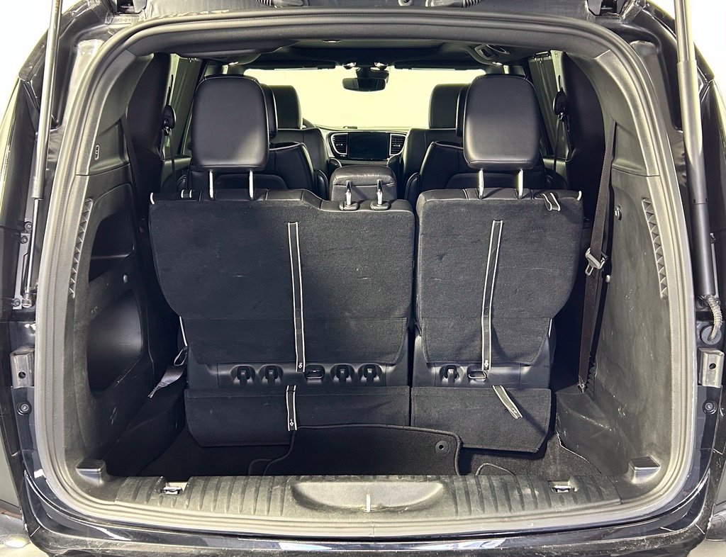 Used 2025 Chrysler Pacifica Limited FWD image 14