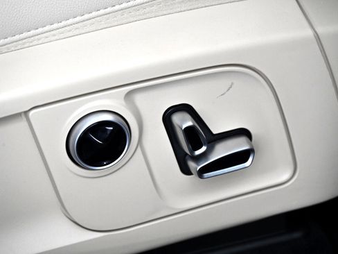 Used 2021 Maserati Levante image 22