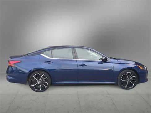 Used 2024 Nissan Altima 2.5 SR image 9